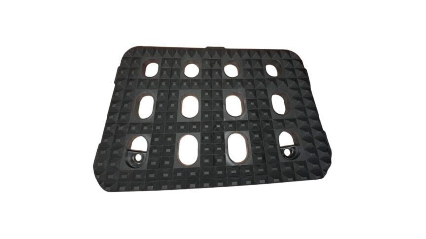 PISADERA ESTRIBO INFERIOR IVECO TECTOR/CURSOR 11/19 DERECHA