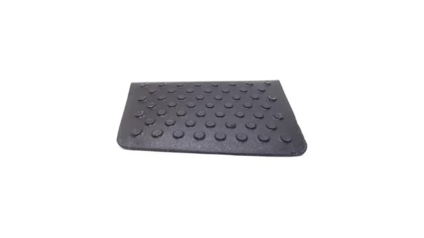 PISO ESTRIBO FORD CARGO 00/12 DERECHO